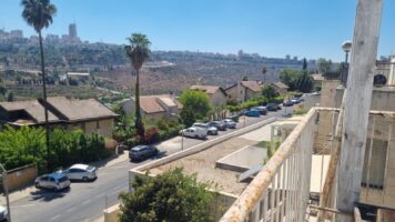 קוטג' גדול 7 חדרים בשכונת רמות בירושלים